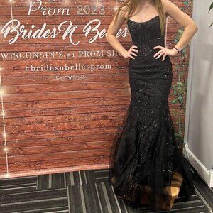 Brides N’ Belles Alyce Paris Prom Dress Size 00. Black W/ Sequins. Tied Back